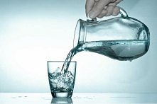 Woda gazowana czy niegazowana? Ja osobiście wolę gazowaną ;)