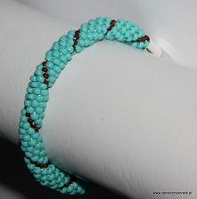 Wężowa bransoletka z korali...