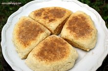 SODA FARLS

Składnik (na 4 kawałki, wystarczające dla 3-4 osób):
- 200 g mąki,
- 1 łyżeczka sody oczyszczonej,
- ½ łyżeczki soli,
- 160 ml maślanki,
- garść mąki żytniej (opcjon...