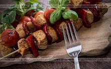 Szaszłyki z drobiu z ziołami na grilla