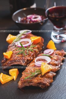 Żeberka w ananasach i marchewce