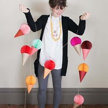 Papierowe lody w rożku.