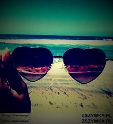 ''Patrze na świat, przez różowe okulary''