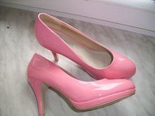 jaki kolor sukienki do tych butów?