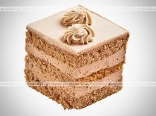 Torcik kawowy 

 Składniki:
   
    3 gotowe blaty biszkoptowe
    250 g marcepanowej polewy do ciast
    150 g kawowej polewy do ciast
    3 żółtka
    kieliszek winiaku
    ły...