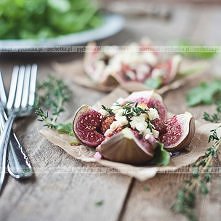 Pieczone figi z kremowym serkiem