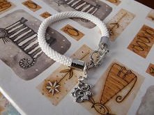 biała podróżniczka dla pewnej Mamy