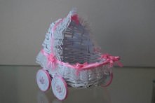 Oferuję piękne wózeczki hand-made, 100% ekologiczne z papierowej wikliny. Idealne na prezent, ślub, oczepiny, ozdobę.

Wózeczki realizuję na specjalne zamówienie, w różnych wari...