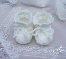 Szydełkowe buciki dla niemowlaczka. Idealne do Chrztu Św. Więcej zdjęć po kliknięciu na obrazek