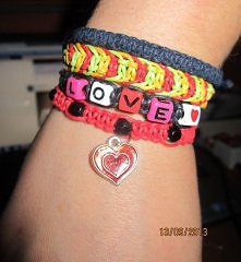 pierwsze bransoletki mam już za sobą, czas zacząć się bardziej rozwijać :P