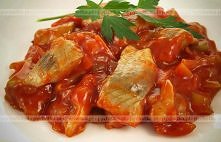 Śledzie w pomidorowym sosie