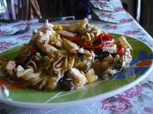 Warzywa zapiekane z piersią z kurczaka i pełnoziarnistym makaronem :) Pyszny, zdrowy obiad!