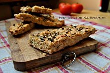 focaccia z oliwkami i rozmarynem