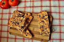 focaccia z oliwkami i rozmarynem