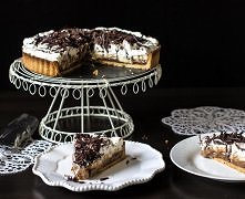 Tarta bananowa z kajmakiem i czekoladą