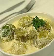 Brukselka w śmietanie

Składniki:
- 700g brukselki,
- 1 cebula,
- 1 łyżka masła,
- 1 łyżeczka mąki,
- 300ml śmietany,
- 200ml wywaru z warzyw
- sól,
- pieprz,
- cukier

Wykonani...