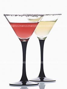 Drink z szampana likieru morelowego i soku pomarańczowego