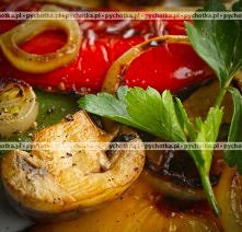 Warzywa i pieczarki z grilla z oliwą i octem balsamicznym