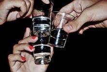 Wypijmy za martwe marzenia, za wszystko co miało być, a czego nie było.