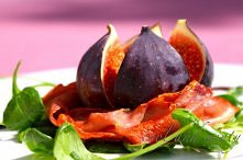 ŚWIEŻE FIGI Z SZYNKĄ PARMEŃSKĄ