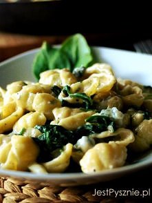 Głodni? Makaron z pysznym, kremowym sosie z serka mascarpone i gorgonzoli z dodatkiem szpinaku. Sycący, pyszny i banalnie prosty w przygotowaniu, a że ciut kaloryczny? :)
Raz ni...