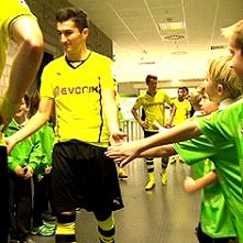 poznajemy tego przystojnego pana :D

>gif<