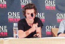 Ktoś- Jestem Directioner od 5 lat
<---- Harry