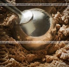Lody czekoladowo orzechowe w truskawkach