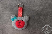 Brelok do kluczy - miś z kokardą.