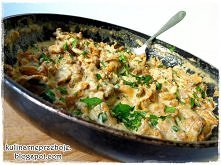 Sosik z kurek
Składniki:

    pół kilograma kurek
    kilka łyżek masła
    1 średnia cebula
    3-4 ząbki czosnku
    100 ml śmietanki kremówki 30%
    3 czubate łyżki gęstej ś...