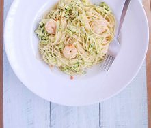 spaghetti z krewetkami i cukinią