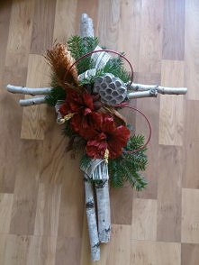 Wszystkich świętych, pomysł na wiązankę- brzozowy krzyż pracownia VanillaDecor