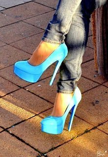 mmm... błękitne szpileczki <3