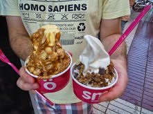 mrożony jogurt z całą masą pysznych dodatków!