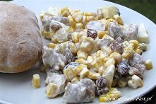 Salatka z kurczakiem i ananasem. A zeby bylo light zamiast majonezu polecam jogurt grecki. Smakuje rownie pysznie :)