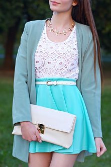 Co jak co, ale sukienka śliczna..