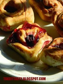 Rollsy wiśniowe z cynamonem <3
link w komentarzu!