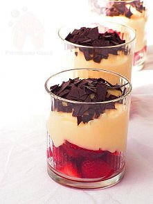 truskawki z budyniem i czekoladą wspomnienie lata