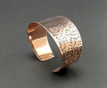 Ciekawa miedziana bransoleta