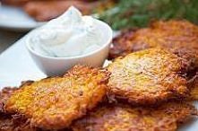 placuszki marchewkowe z sosem jogurtowo-koperkowym - składniki:
5 (ok. 600 g) marchewek
2 jajka
ok. 3/4 szklanki (ok. 110 g) mąki pszennej
sól
olej lub oliwa do smażenia
sos:
1 ...