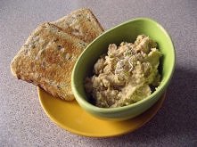 Wegańska pasta z ciecierzycy, mega szybka i mega prosta. Przepis dostałam kiedyś oczywiście od weganina... Więcej w tym temacie w poprzednim przepisie.

Potrzebujesz:
ciecierzyc...