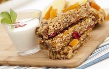 Zdrowa przekąska
Myślisz, że po batony z płatków śniadaniowych czy te typu muesli można jeść do woli. Niestety ! Przeczytaj dokładnie informacje na opakowaniu. Reklamowane są ja...