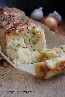 chlebek serowo-cebulowy