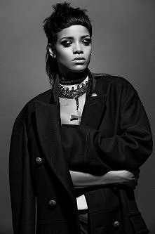 Rihanna dla magazynu 032c
