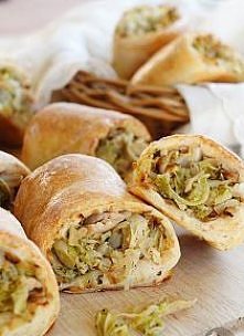 Kapuśniaczki z twarogowego ciasta

Te bułeczki są po prostu niesamowite! :) Nieco czasochłonne... ale w gruncie rzeczy nie takie trudne do przygotowania ;p Sprawdzą się jako dod...