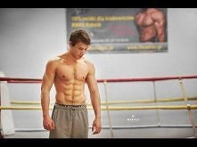 Get a 8 pack with Mariusz Lutka