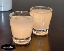 MALIBU WINTER SHOT

Prosty, kokosowy w smaku shot.
Składniki:
40 ml Malibu
5 ml soku z cytryny
Przygotowanie:
Malibu wlać do kieliszka, dodać sok z cytryny.