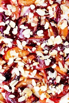 Tarta ze śliwkami grillowanymi w miodzie