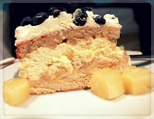 Tort ananasowo-borówkowy!
przepis można znaleźć na blogu: gotowanierakniebrudzi
FB: Gotowanie Rąk Nie Brudzi