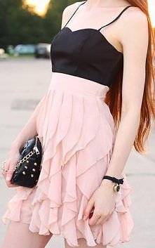 czarna góra, blado różowy dół.